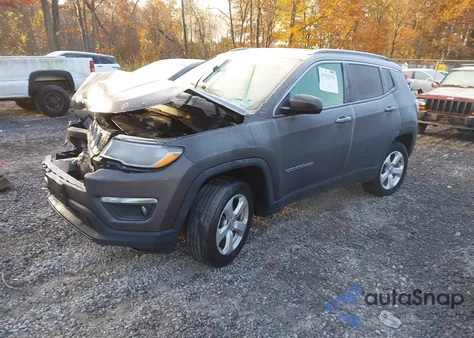 2018 Jeep Compass Latitude 4X4 z USA, uszkodzony, nr VIN 3C4NJDBB8JT366401
